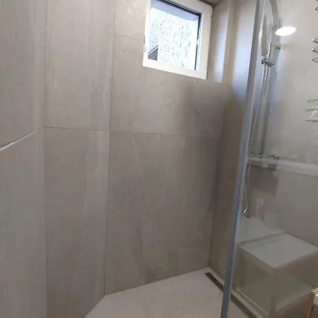 Big - 4 Bedroom, 2 Bathroom Old Town With Ac דירה *