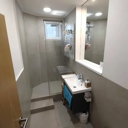 Big - 4 Bedroom, 2 Bathroom Old Town With Ac דירה ברטיסלאבה