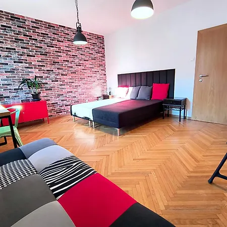 Big - 4 Bedroom, 2 Bathroom Old Town With Ac דירה *