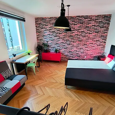 דירה Big - 4 Bedroom, 2 Bathroom Old Town With Ac