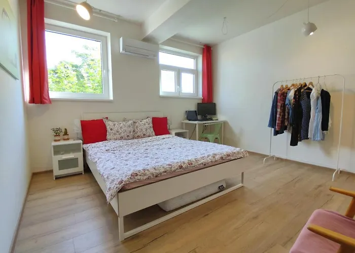 Big - 4 Bedroom, 2 Bathroom Old Town With Ac *