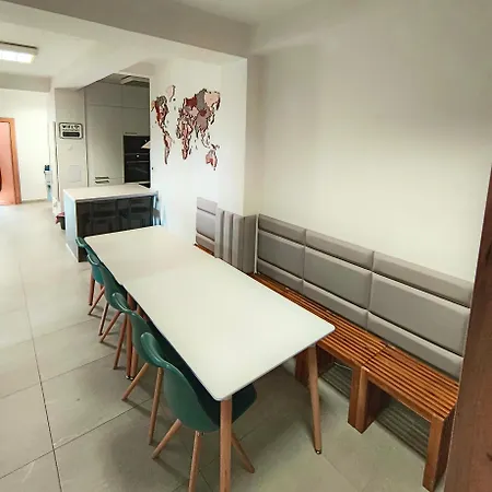 아파트 Big - 4 Bedroom, 2 Bathroom Old Town With Ac