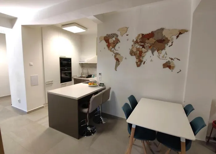 Big - 4 Bedroom, 2 Bathroom Old Town With Ac